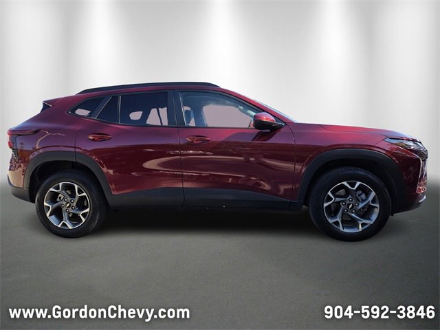 Used 2025 Chevrolet Trax LT image 7