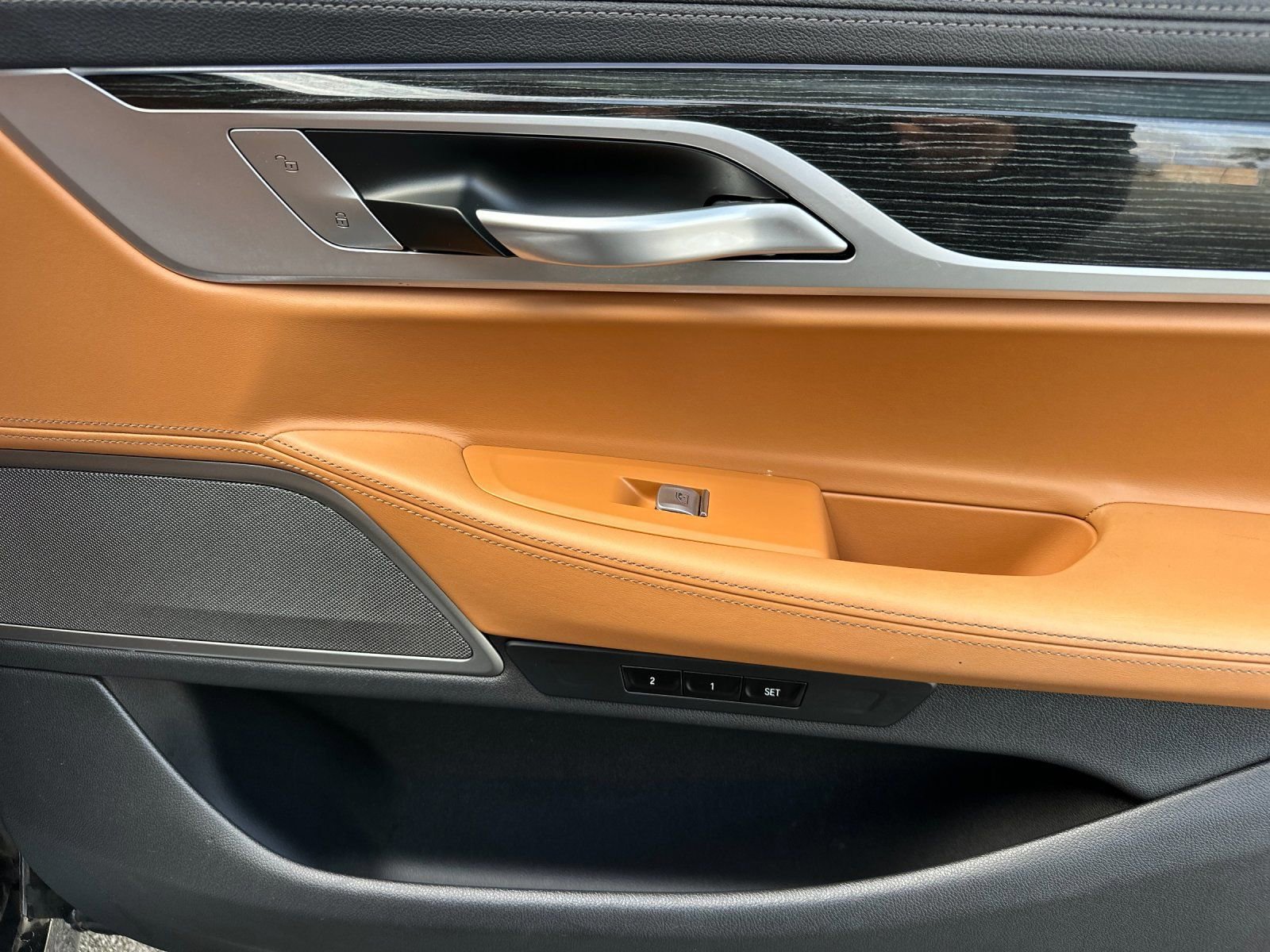 Used 2019 BMW 750i w/ M Sport Package image 19