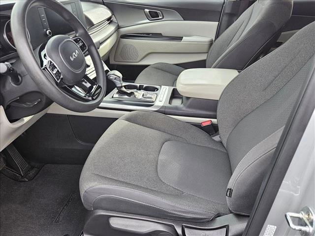 Used 2022 Kia Carnival LX image 15