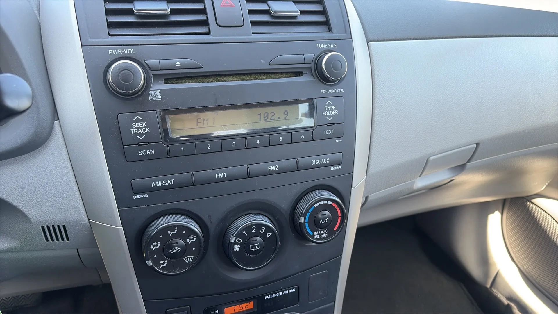 Used 2010 Toyota Corolla LE image 37