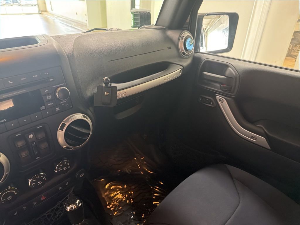 Used 2016 Jeep Wrangler Unlimited Sahara w/ Connectivity Group image 20