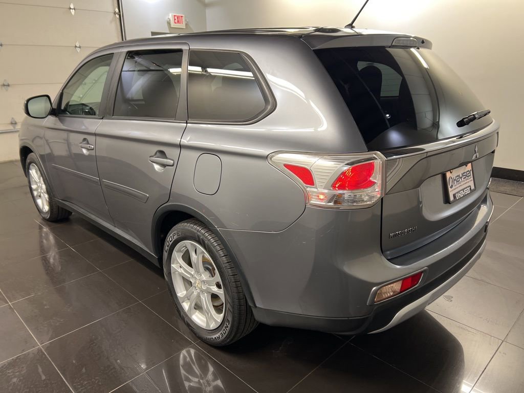 Used 2015 Mitsubishi Outlander SE image 4