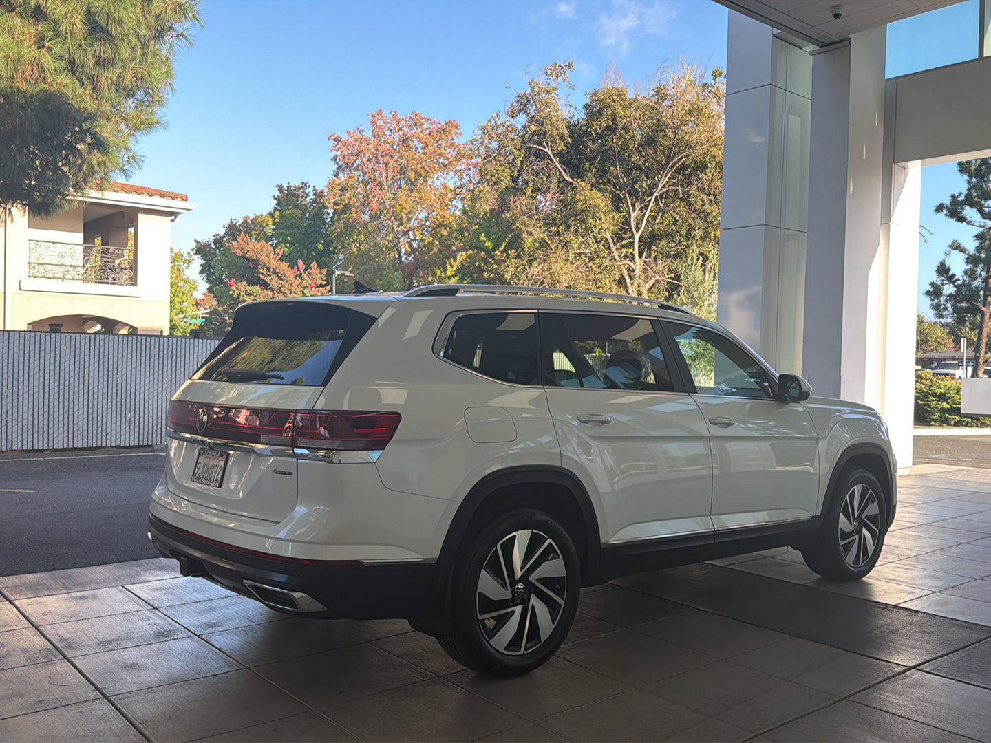 Certified 2024 Volkswagen Atlas SEL AWD/4WD image 5