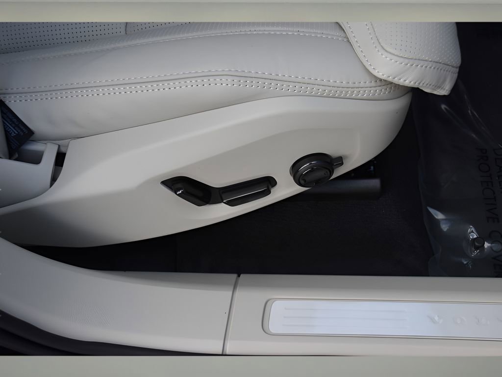 New 2026 Volvo XC60 B5 Ultra w/ Protection Package Premier image 32