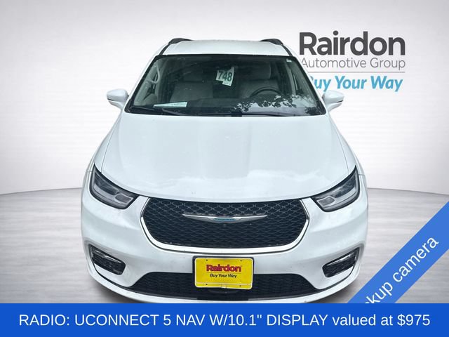 Used 2021 Chrysler Pacifica Touring-L FWD image 2