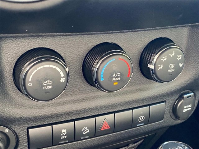 Used 2013 Jeep Wrangler Unlimited Sahara image 24