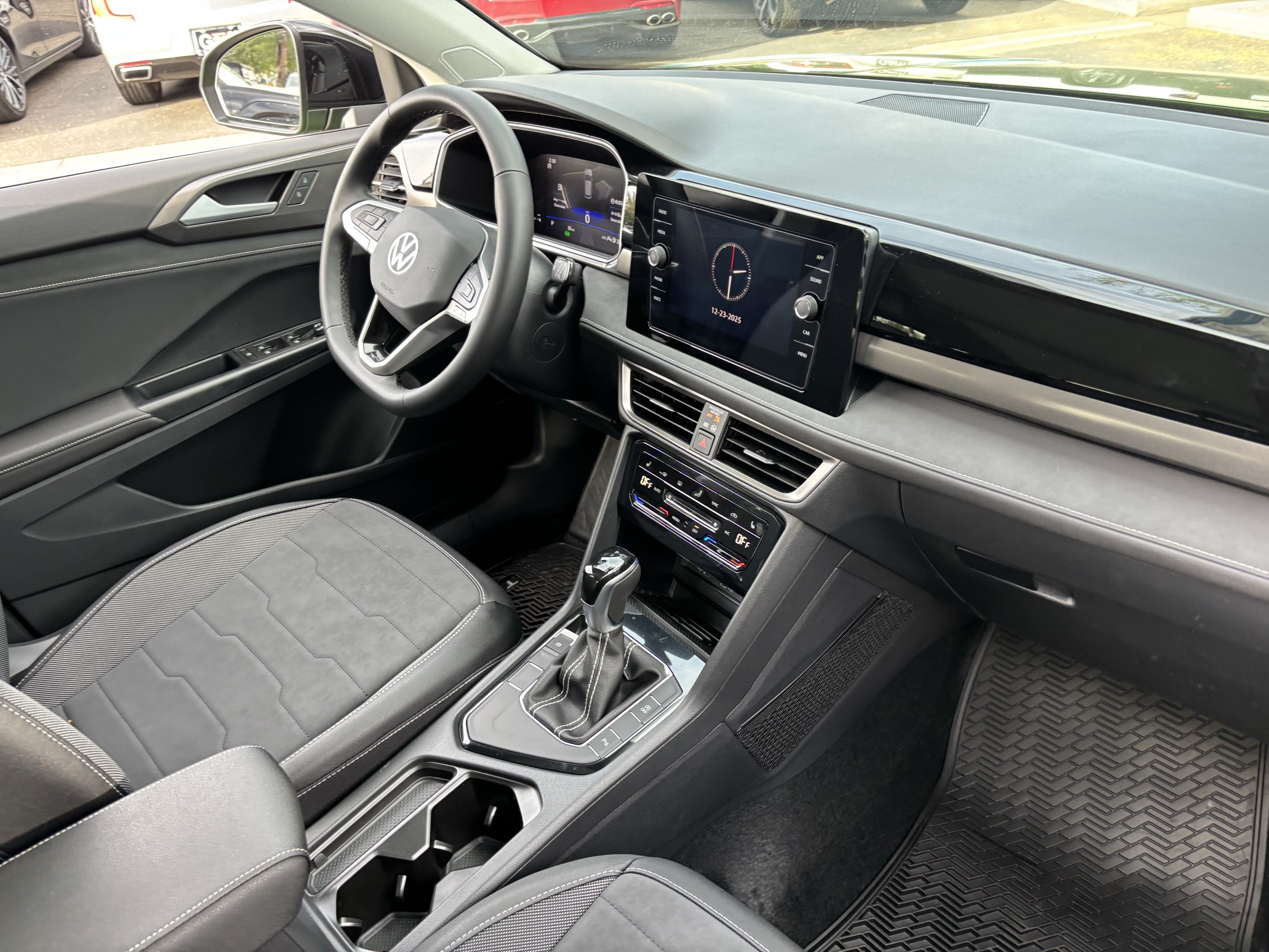 New 2026 Volkswagen Taos SE FWD image 9