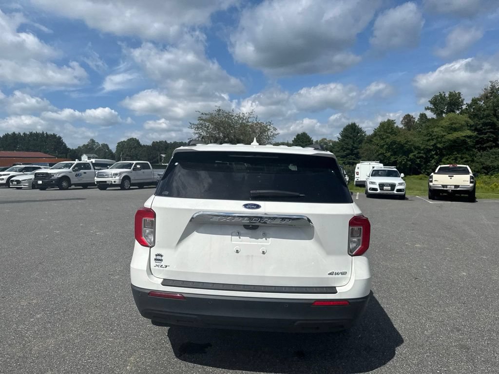 Used 2023 Ford Explorer XLT AWD/4WD image 5
