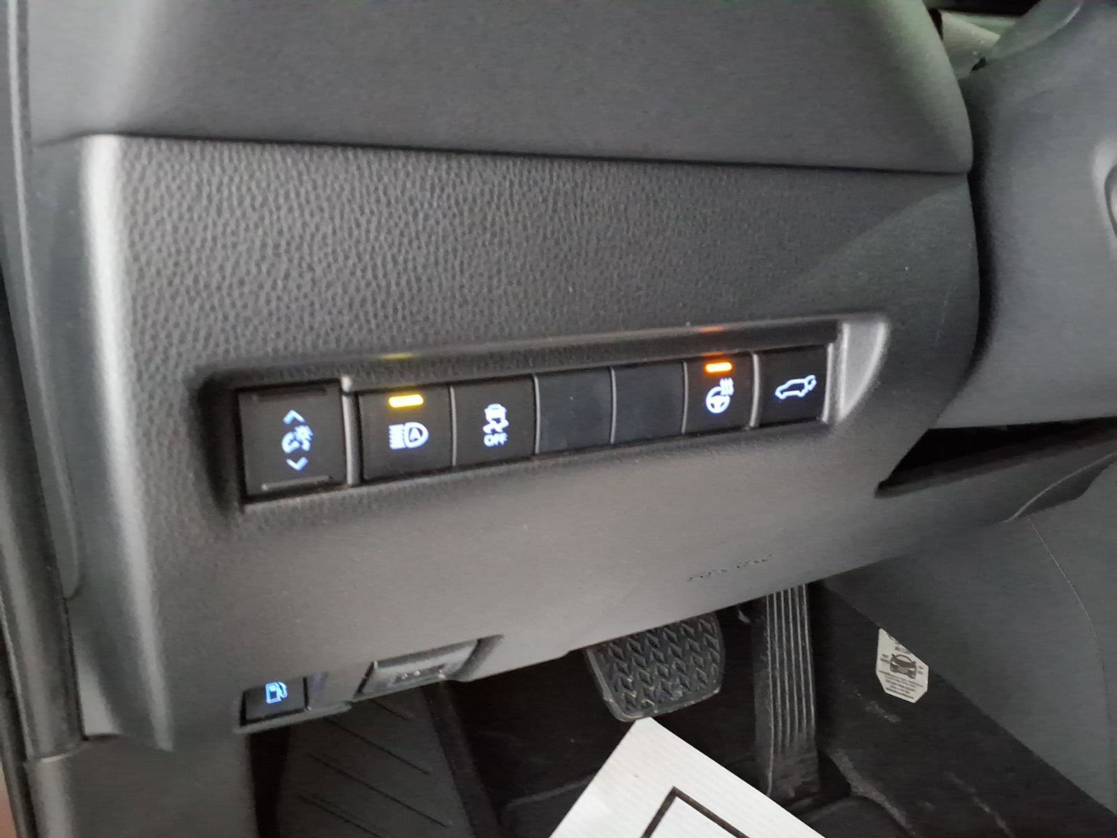 Used 2021 Toyota Venza XLE w/ Softex Package image 22