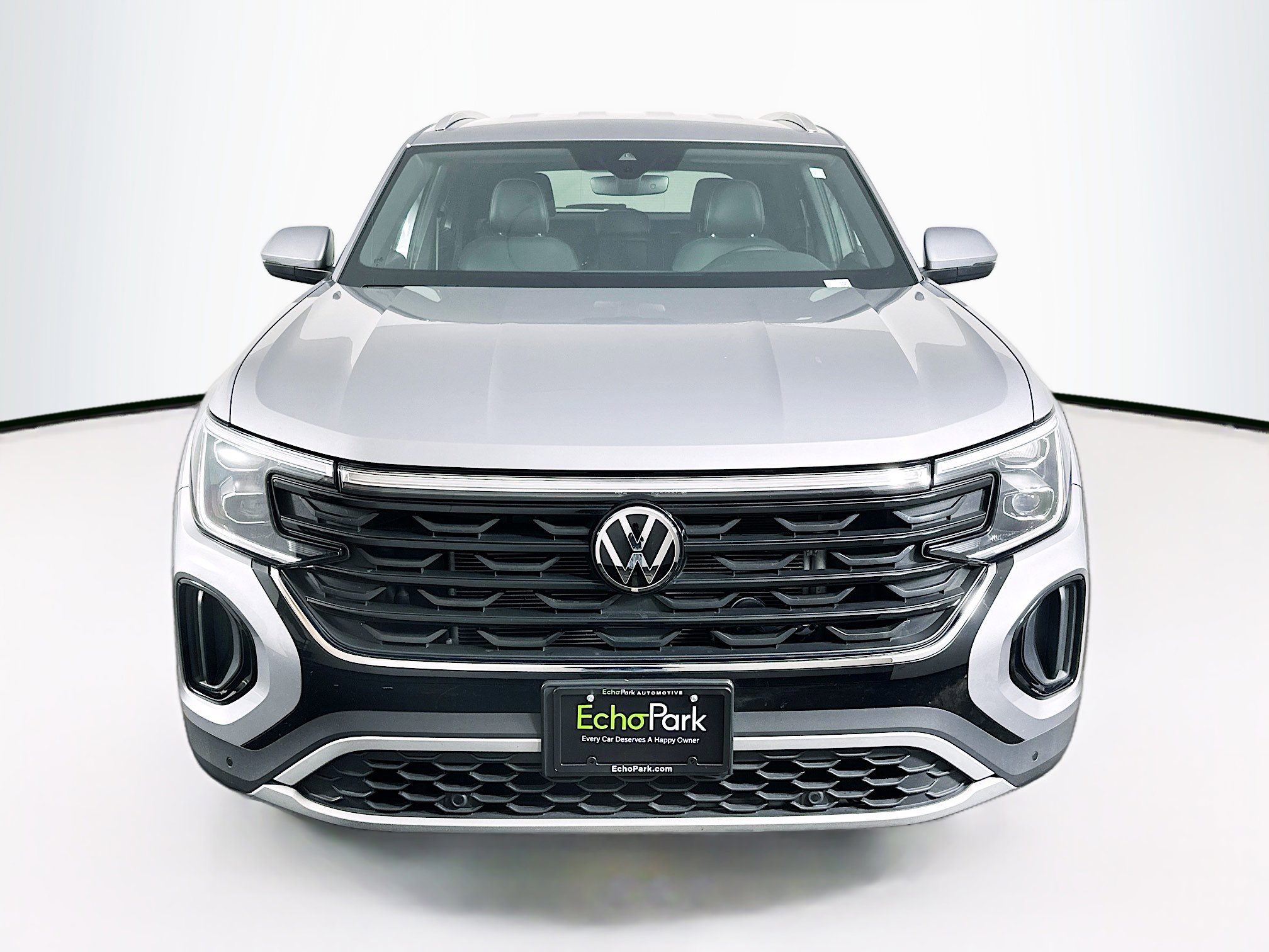 Used 2025 Volkswagen Atlas Cross Sport SE image 2