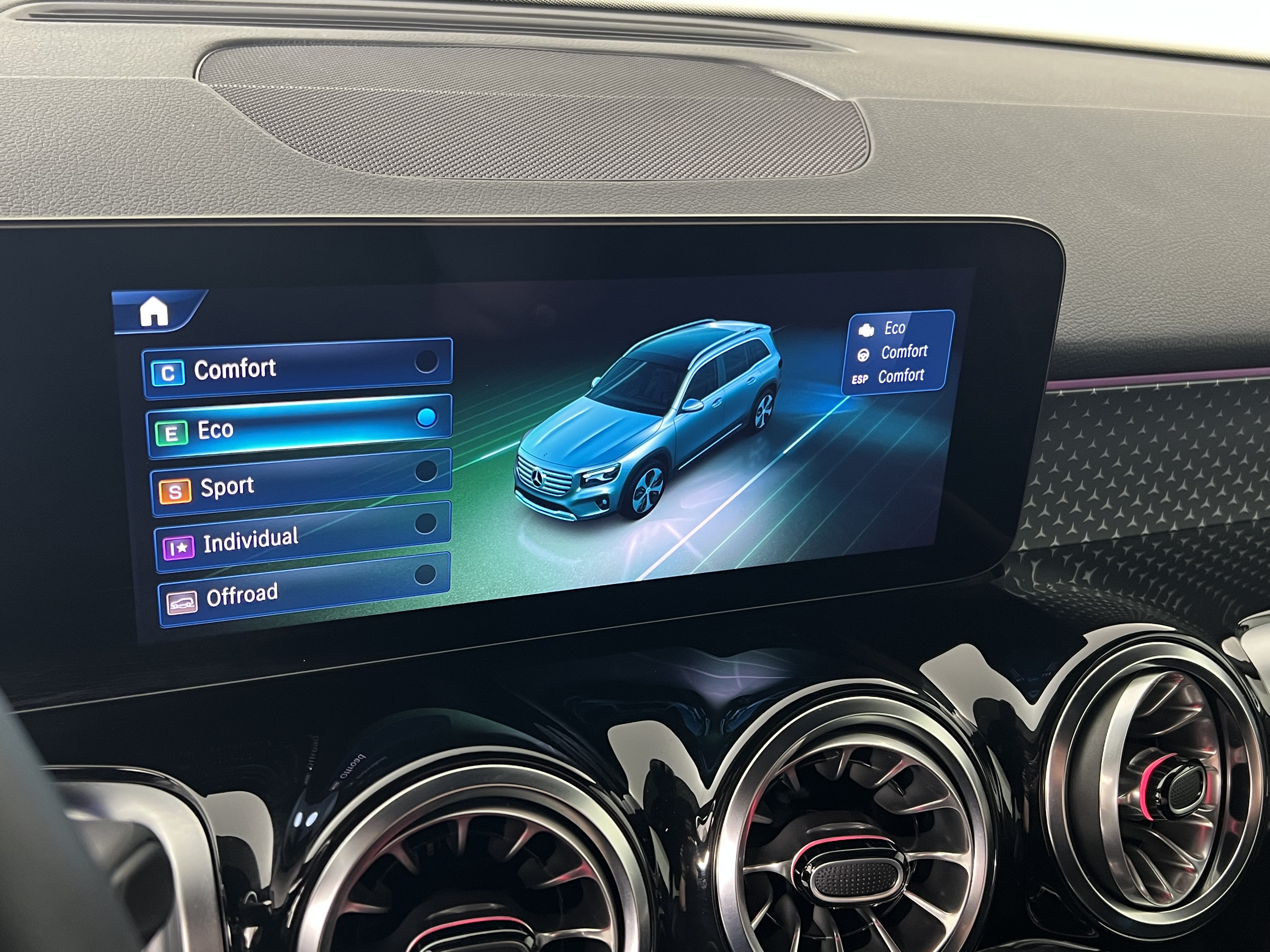 Certified 2024 Mercedes-Benz GLB 250 4MATIC image 30