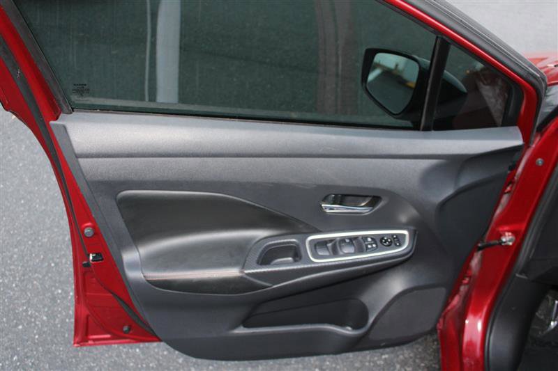 Used 2022 Nissan Versa SR FWD image 10