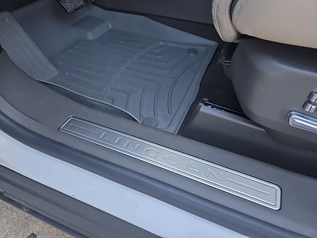 Used 2025 Lincoln Nautilus Reserve image 40