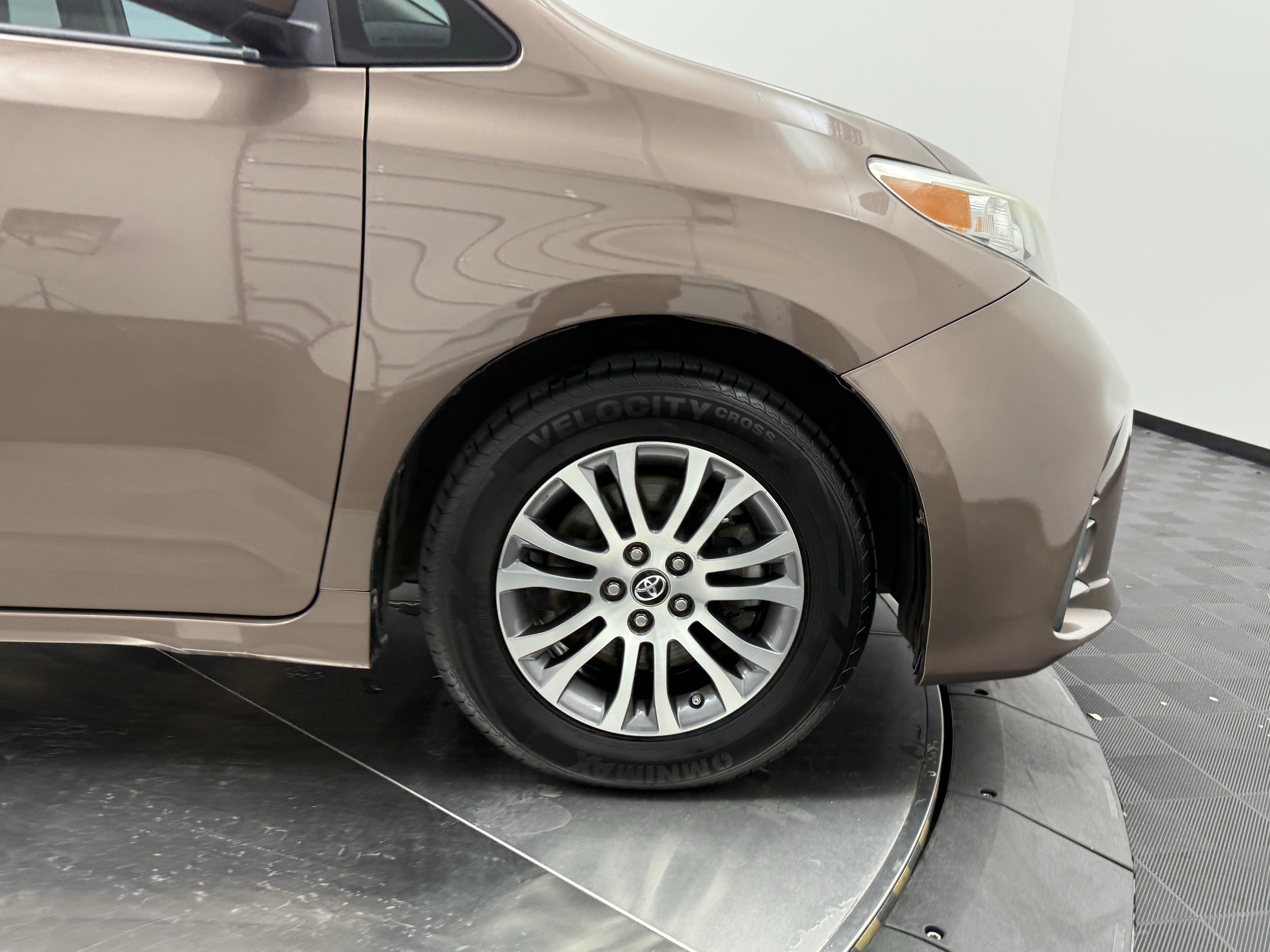 Used 2020 Toyota Sienna XLE FWD image 9