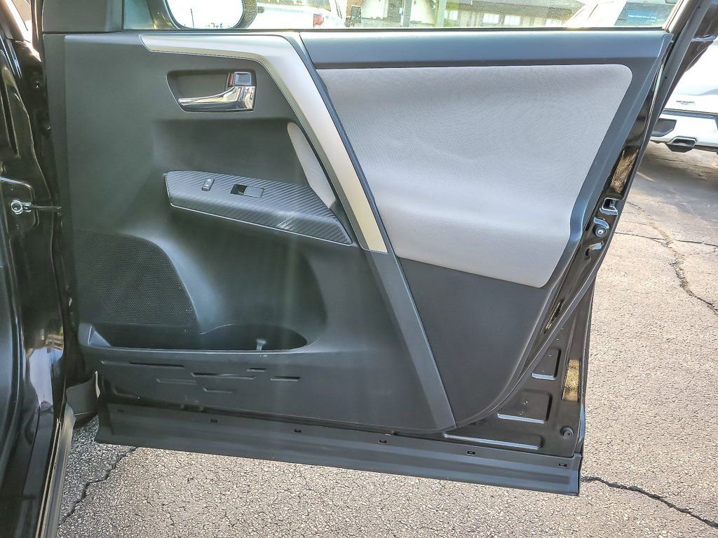 Used 2015 Toyota RAV4 XLE image 23