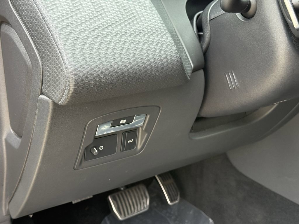 Used 2019 Land Rover Range Rover Velar R-Dynamic SE image 17