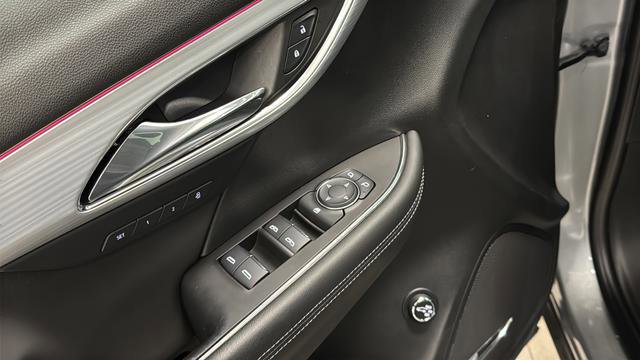 Used 2025 Buick Envision Avenir AWD/4WD image 22