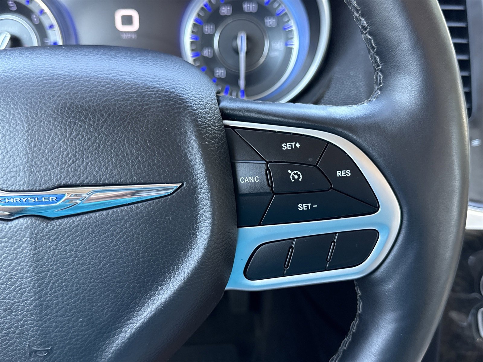 Used 2018 Chrysler 300 Limited image 20