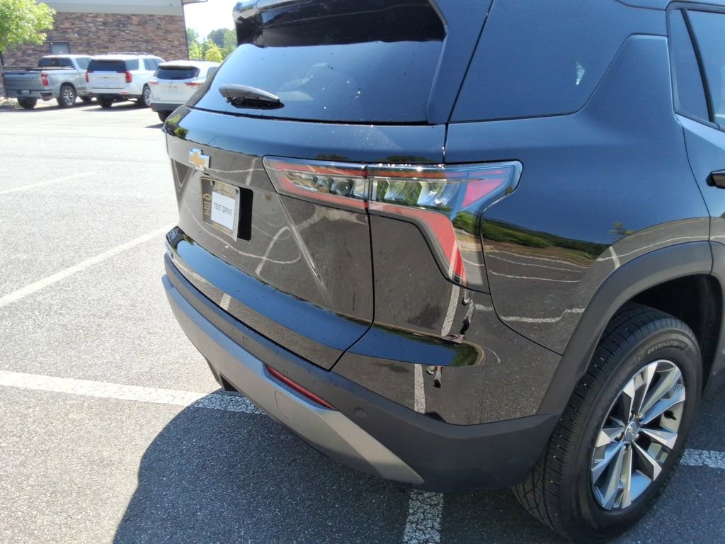 Used 2025 Chevrolet Equinox LT FWD image 14