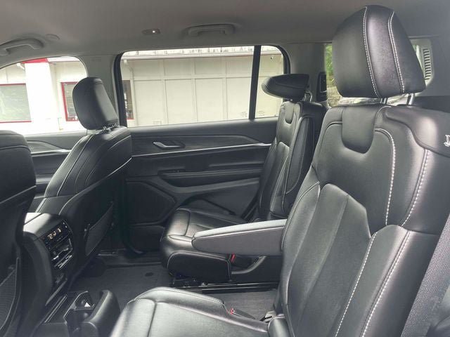 Used 2023 Jeep Grand Cherokee L Limited AWD/4WD image 14