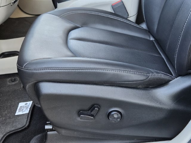 Certified 2024 Chrysler Pacifica Touring-L FWD image 24
