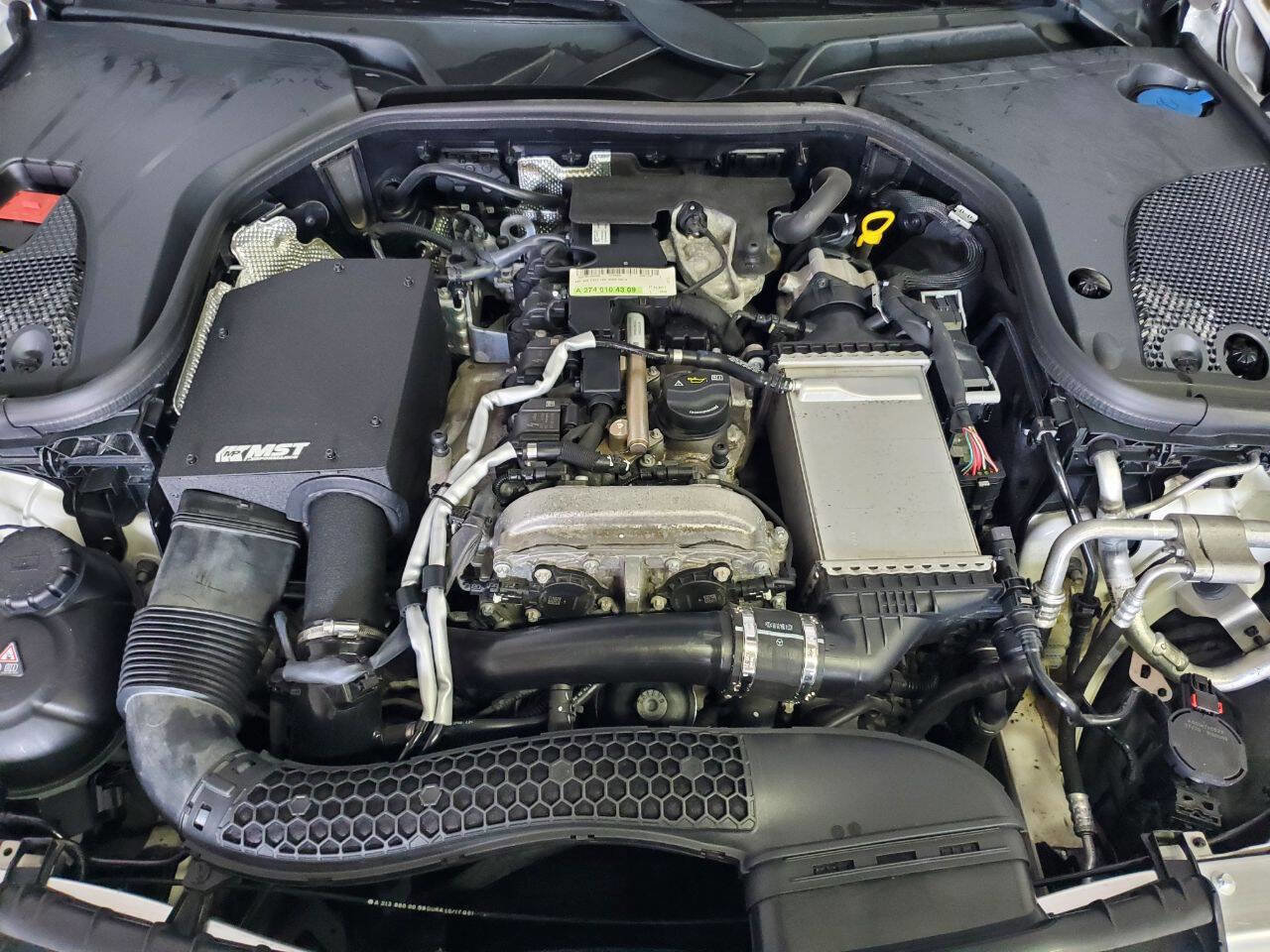 Used 2017 Mercedes-Benz E 300 4MATIC image 4