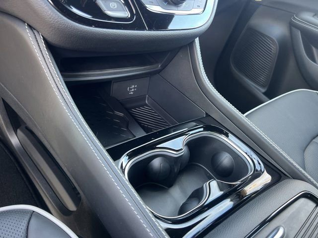 New 2026 Chrysler Pacifica Limited image 29