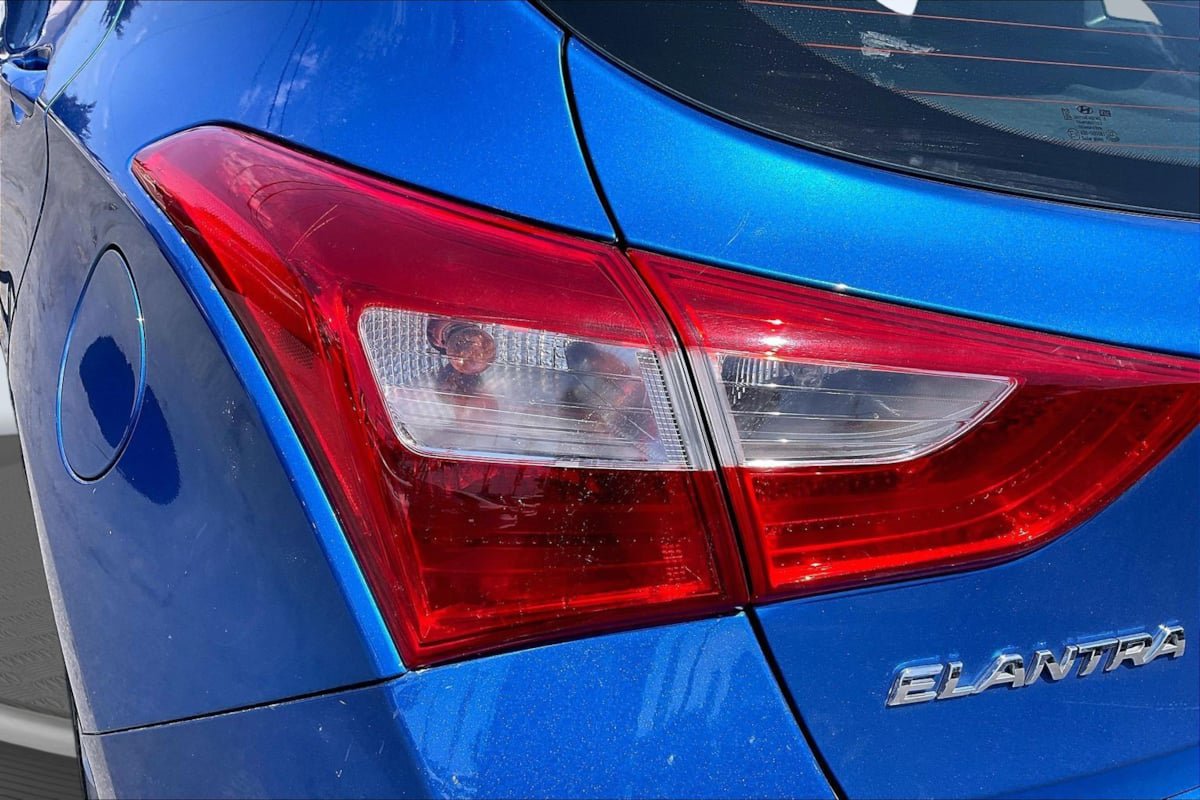 Used 2017 Hyundai Elantra GT FWD image 30