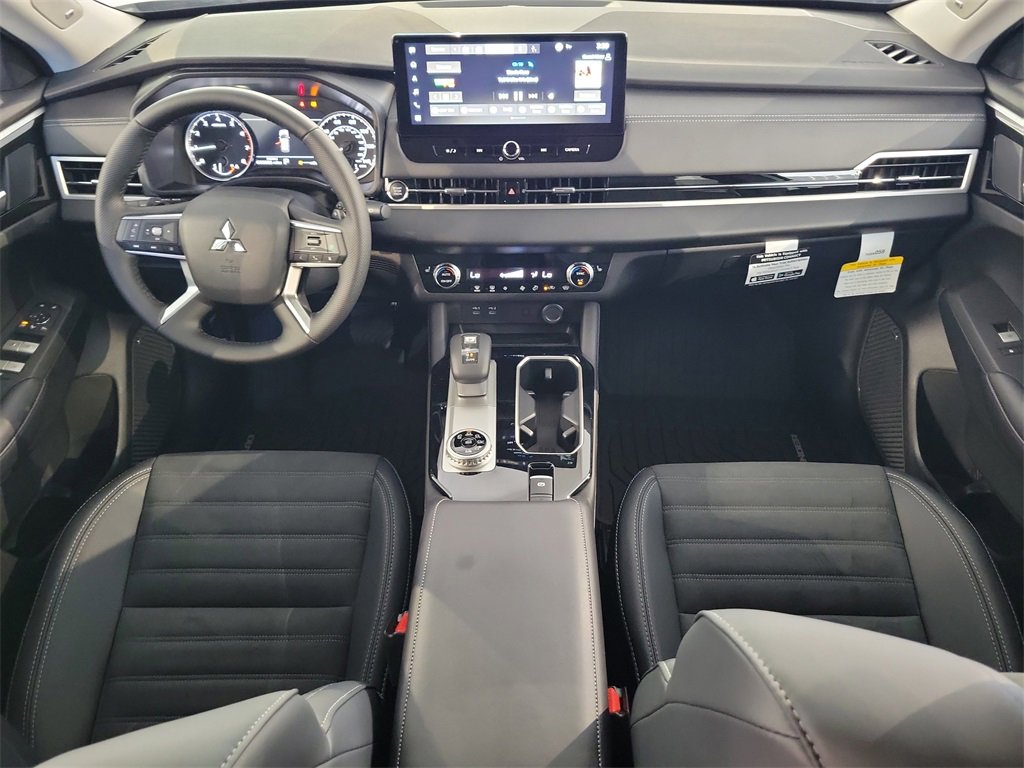 New 2025 Mitsubishi Outlander SE image 10