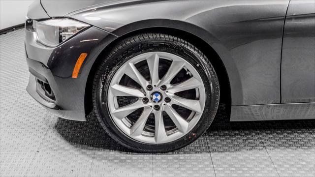 Used 2016 BMW 320i xDrive Sedan w/ Sport Package AWD/4WD image 28