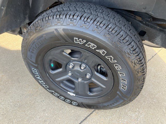 Certified 2017 Jeep Wrangler Sport w/ Connectivity Group image 23