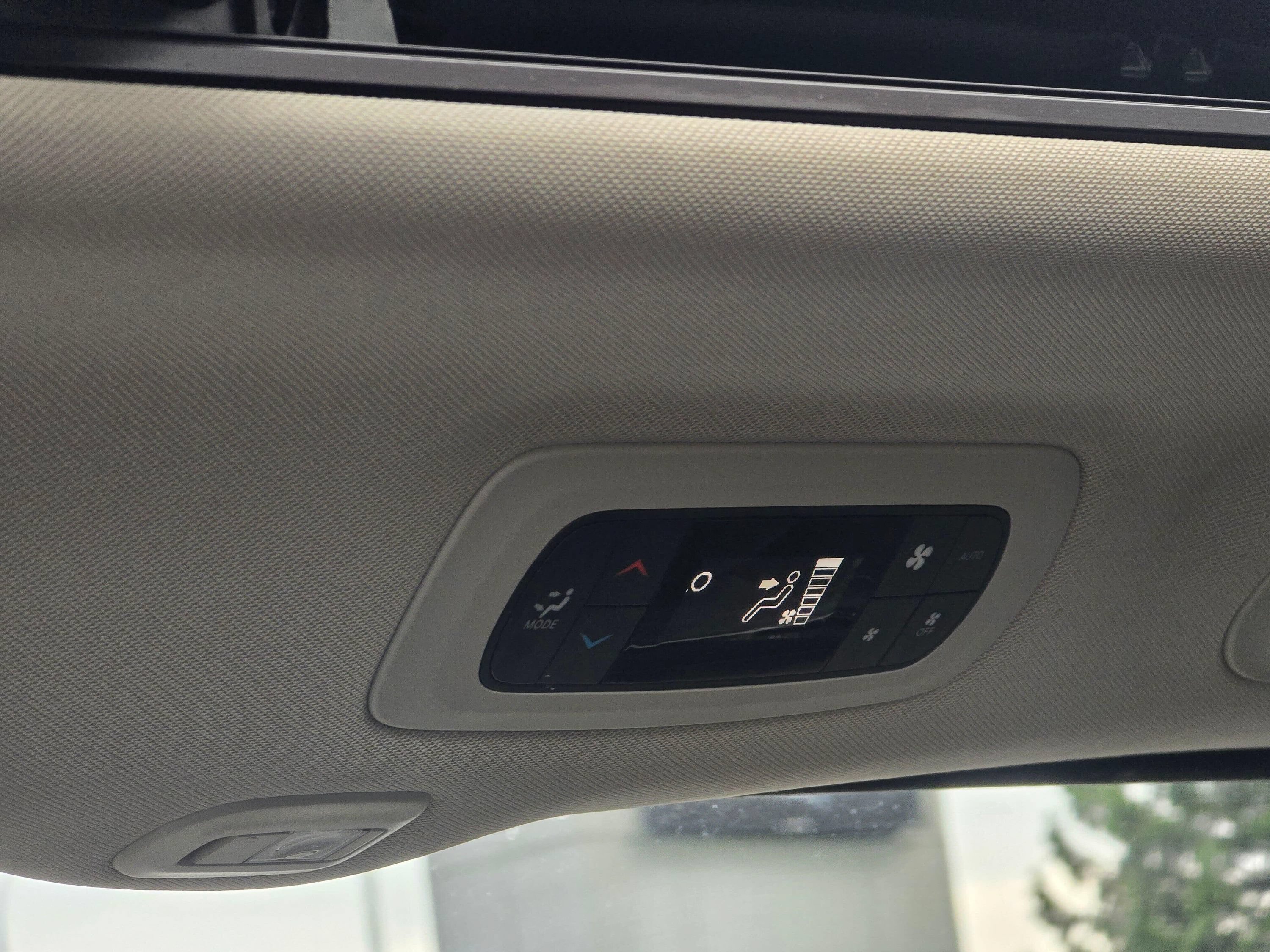 Used 2022 Chrysler Pacifica Limited FWD image 44