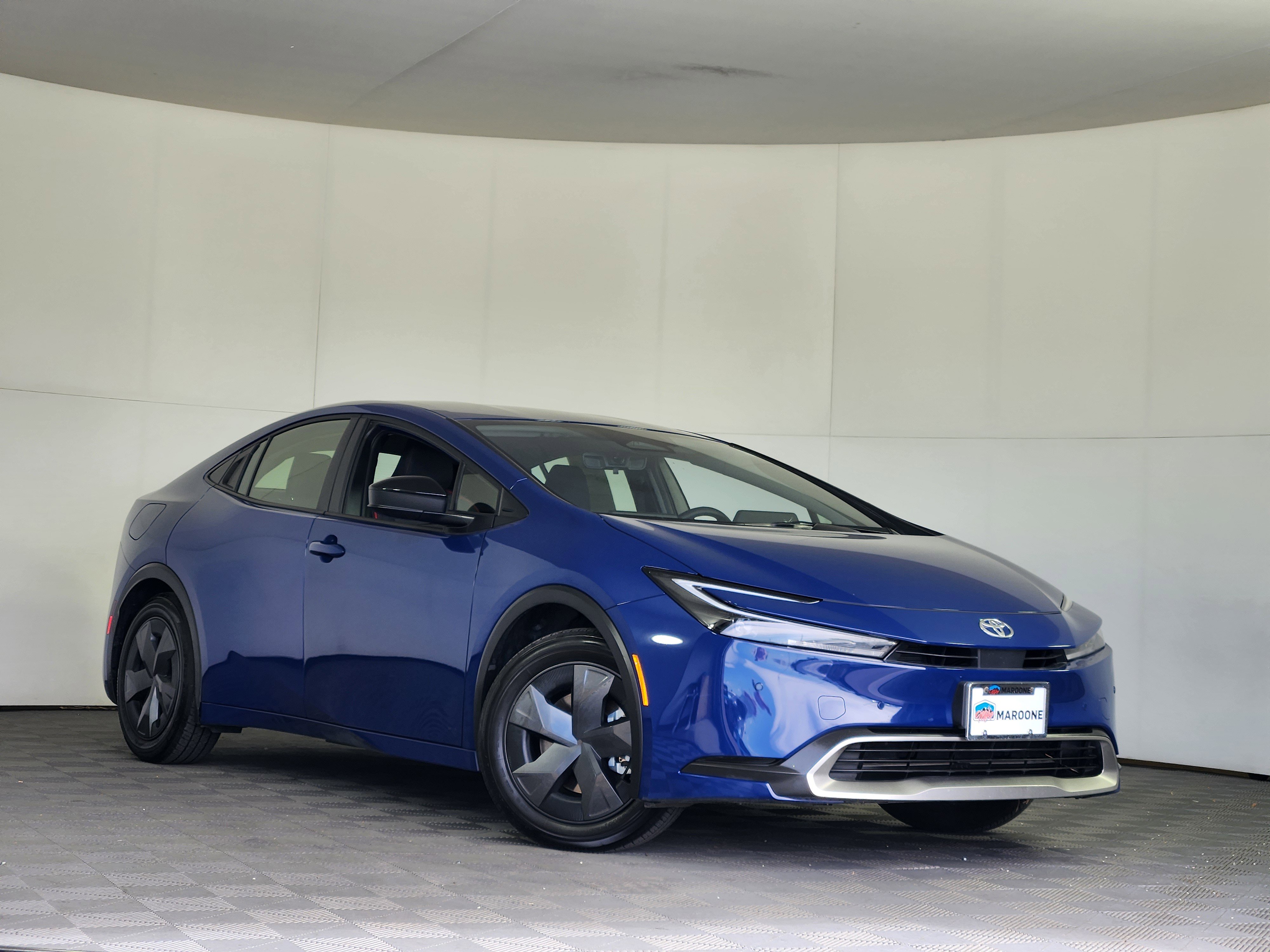 Used 2025 Toyota Prius Plug-In Hybrid image 1