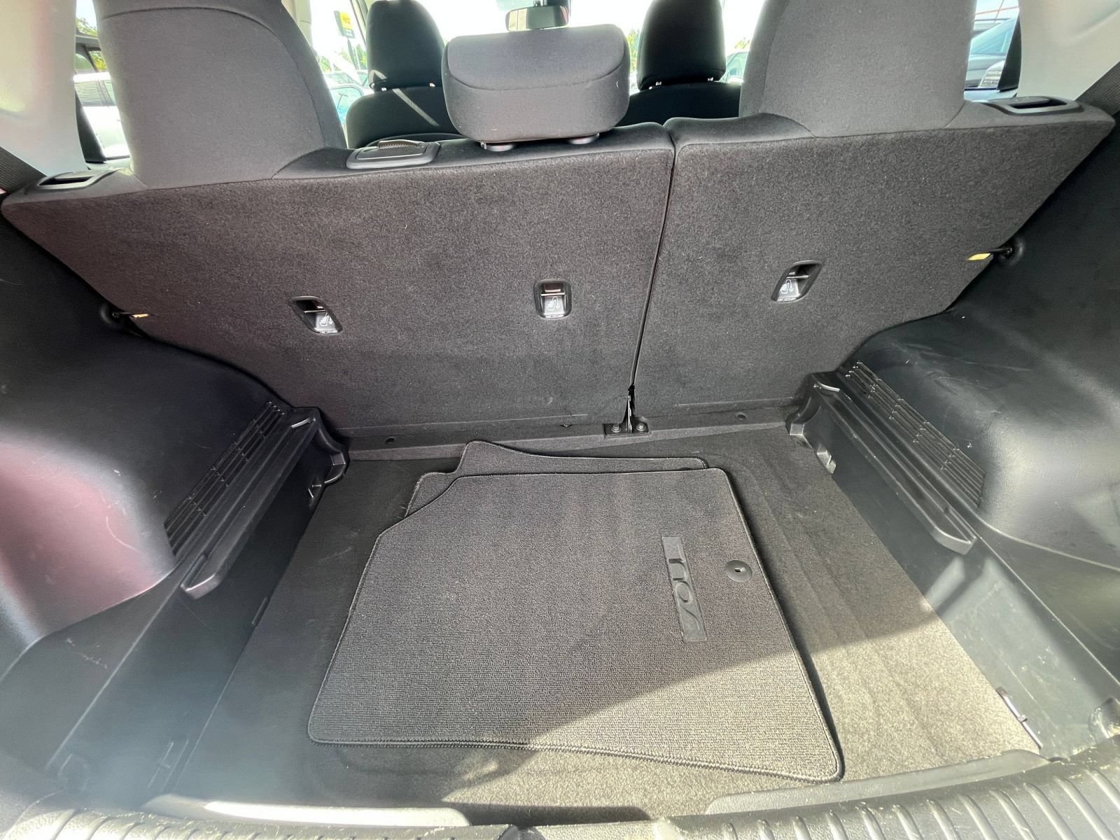 Used 2025 Kia Soul LX w/ LX Technology Package FWD image 30