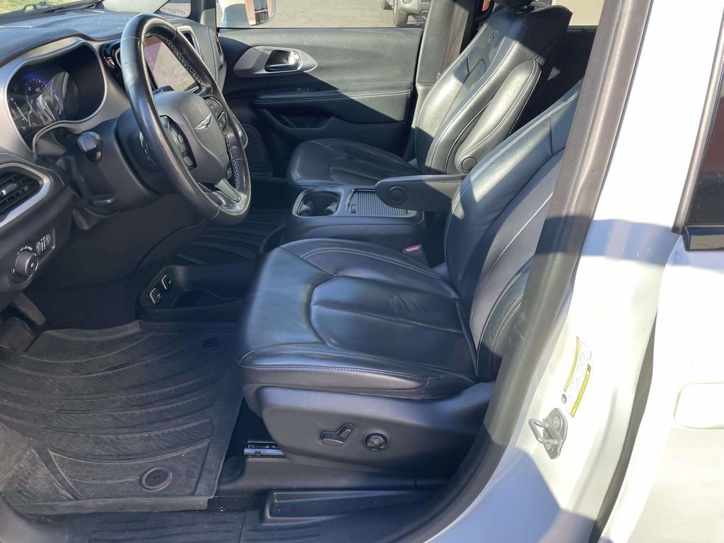 Used 2021 Chrysler Pacifica Touring-L w/ Uconnect Theater Family Group image 30