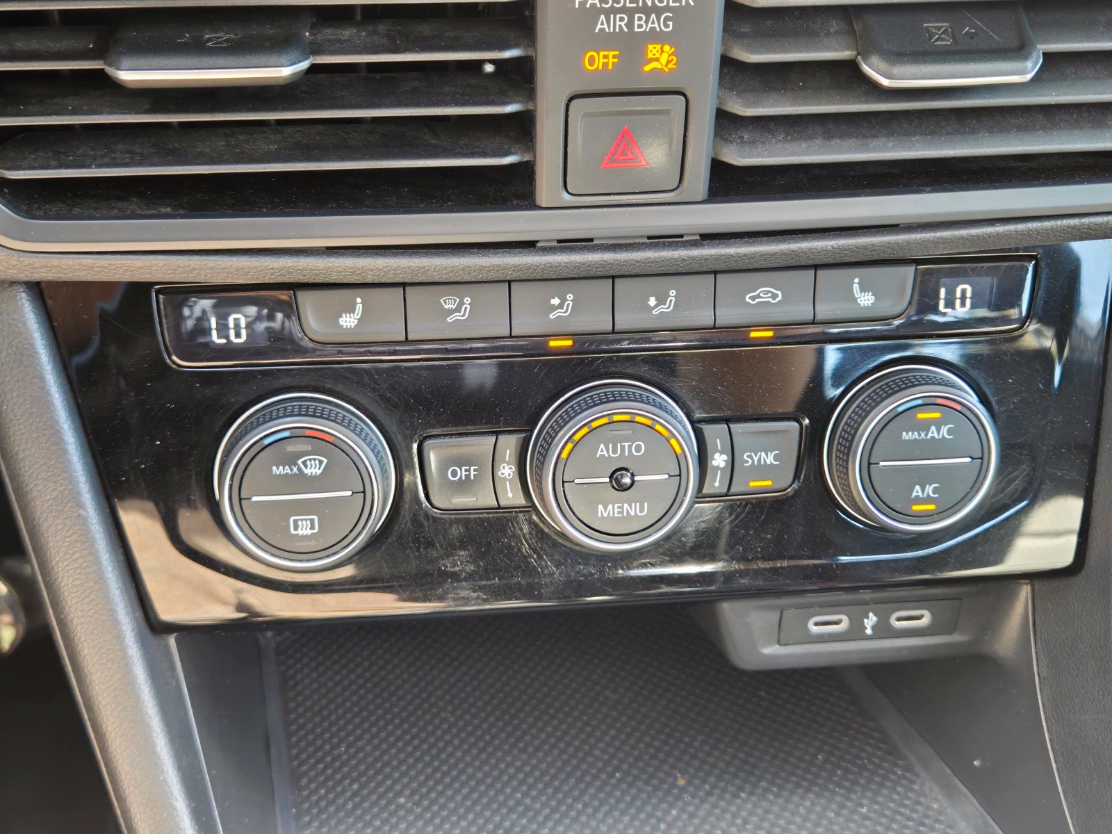 Used 2024 Volkswagen Jetta SE FWD image 22