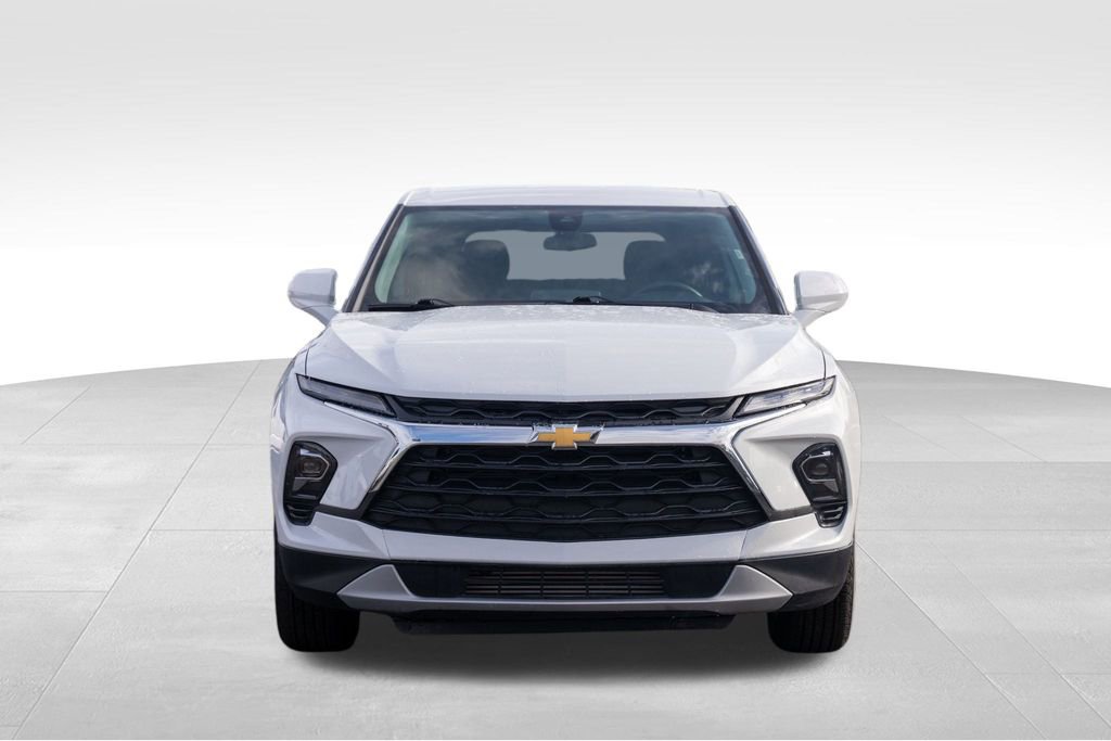 Used 2025 Chevrolet Blazer LT image 2