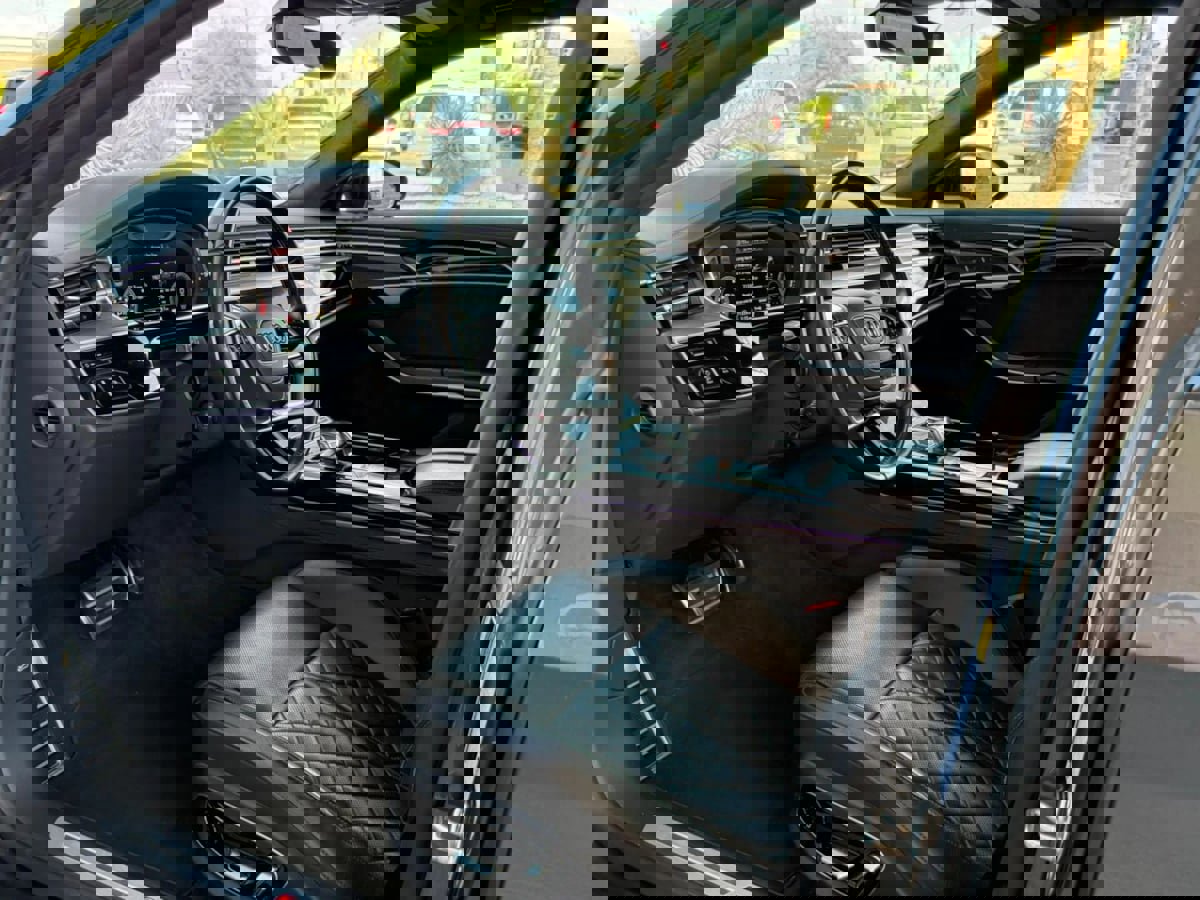 Used 2021 Audi S8 L w/ S8 Executive Package image 35