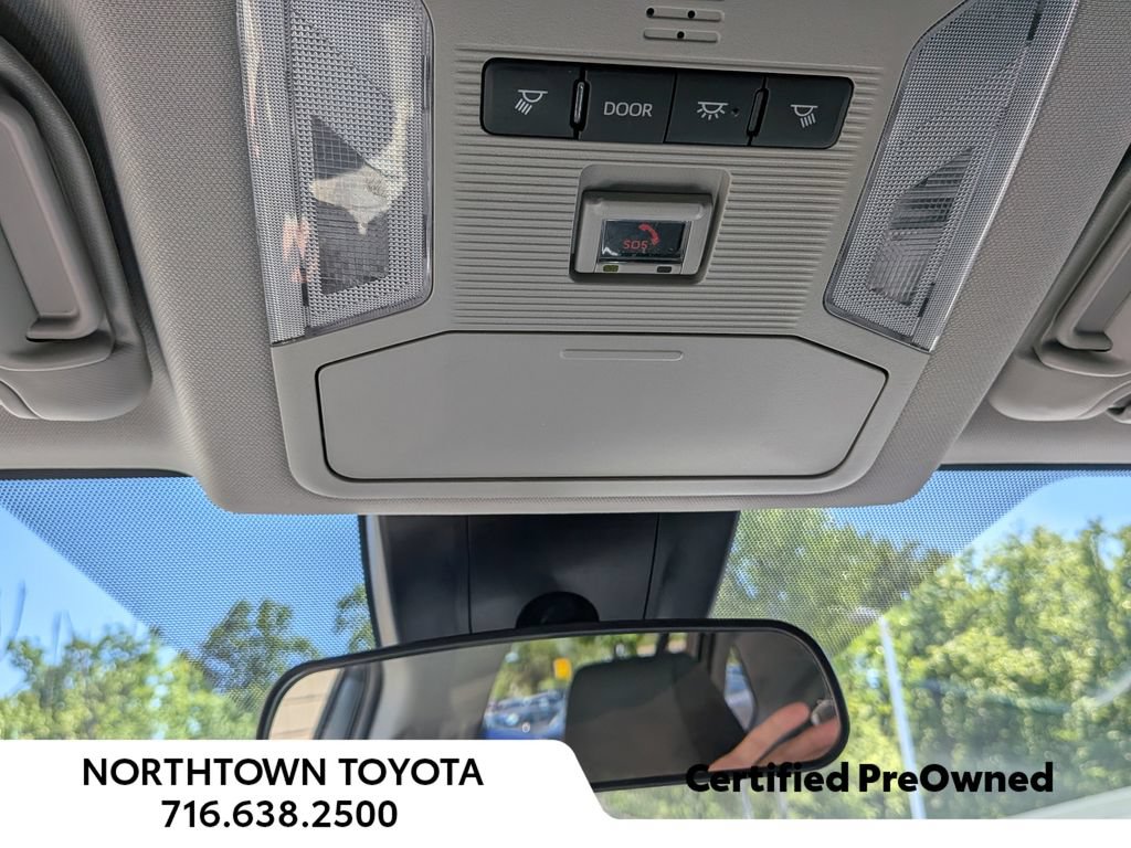 Used 2025 Toyota RAV4 XLE AWD/4WD image 22