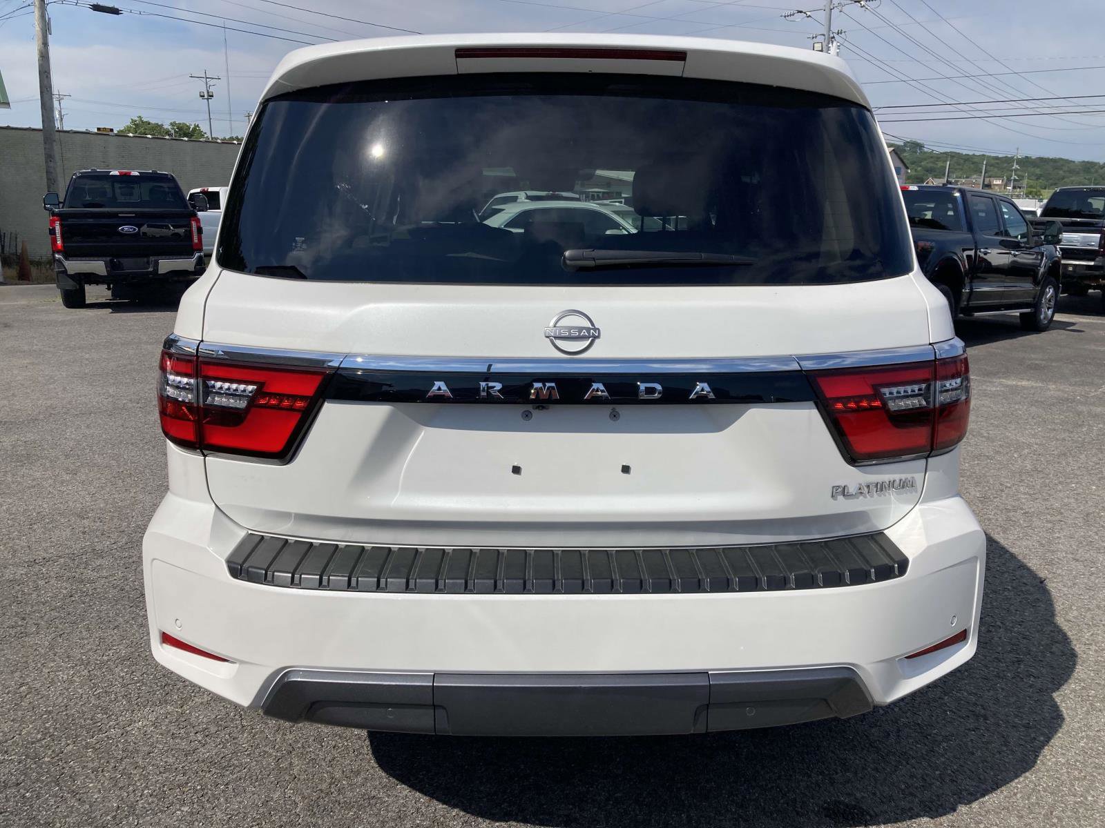 Used 2024 Nissan Armada Platinum w/ Captain's Chairs Package image 3