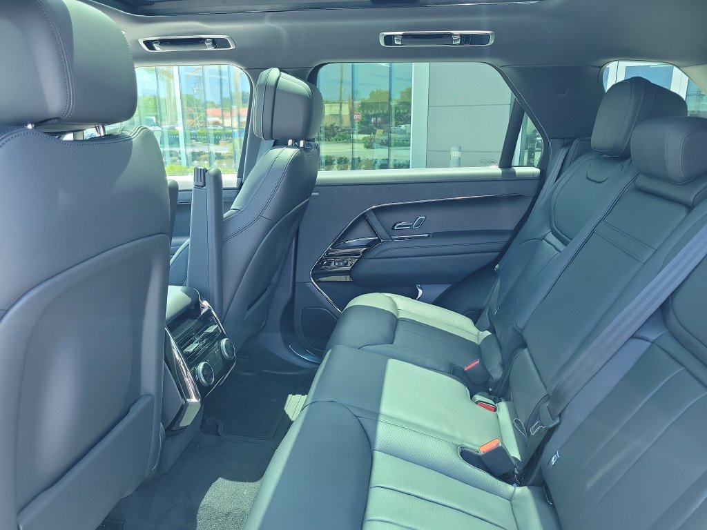 New 2026 Land Rover Range Rover Sport Dynamic SE AWD/4WD image 16