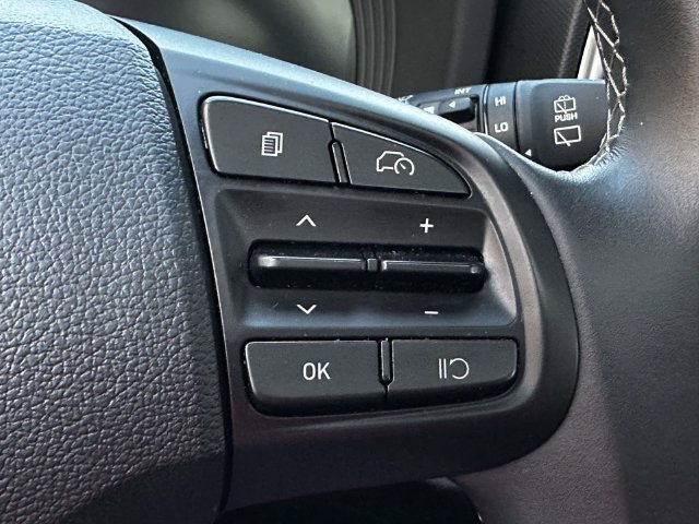 Used 2025 Hyundai Venue SEL FWD image 29