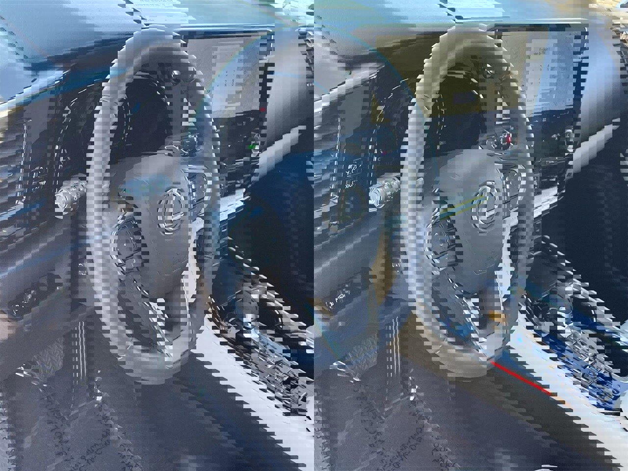 Used 2025 Lexus NX 300h AWD w/ Luxury Package image 17