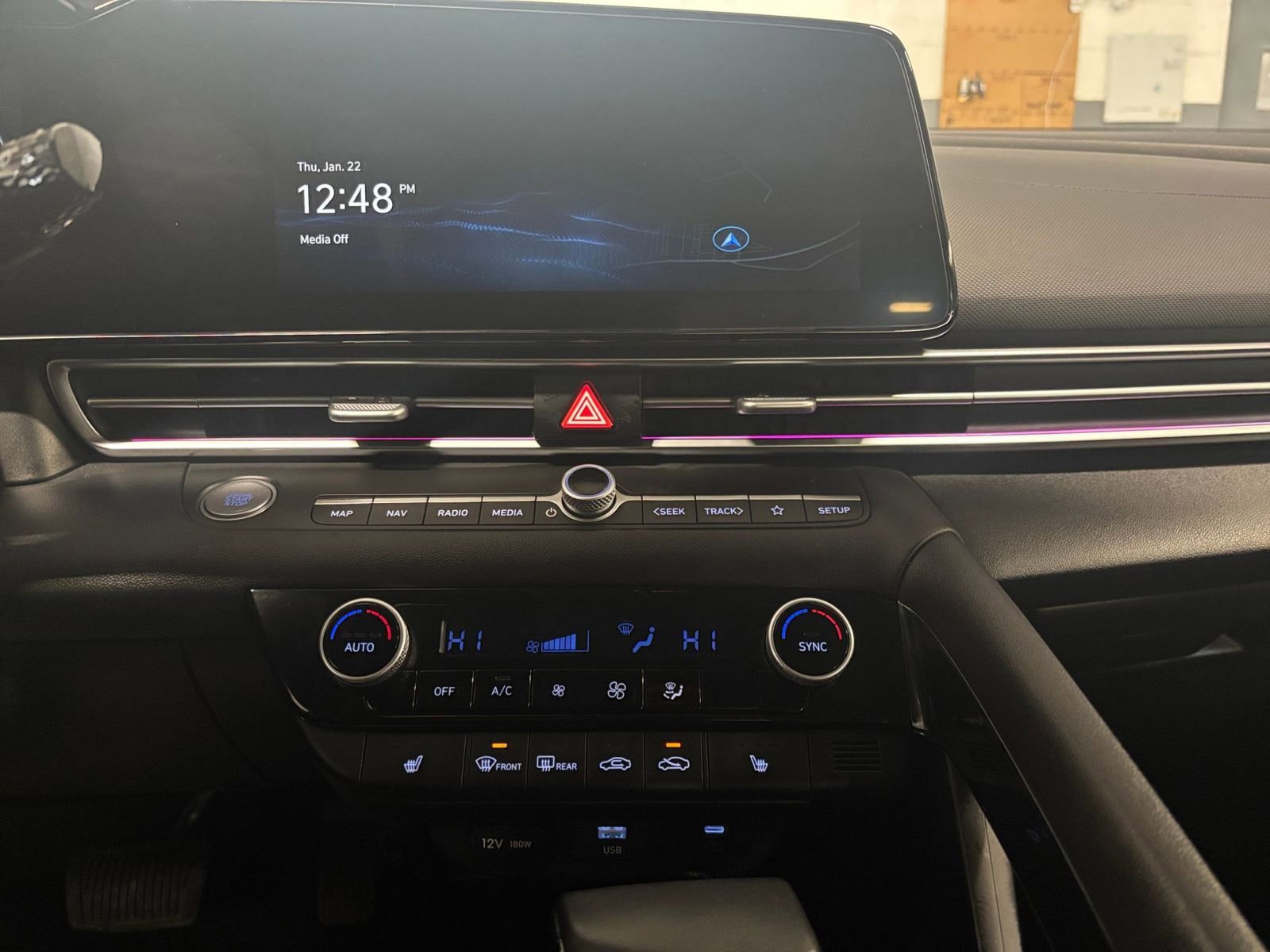 Used 2025 Hyundai Elantra Limited image 17