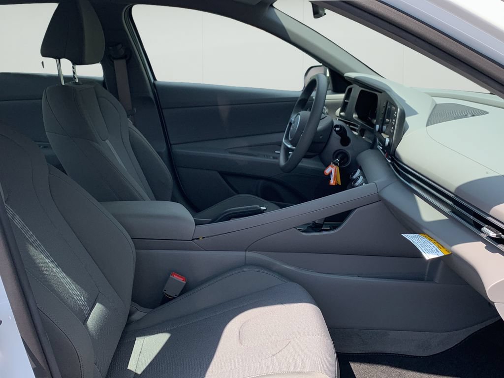 Certified 2026 Hyundai Elantra SE w/ Cargo Package FWD image 36