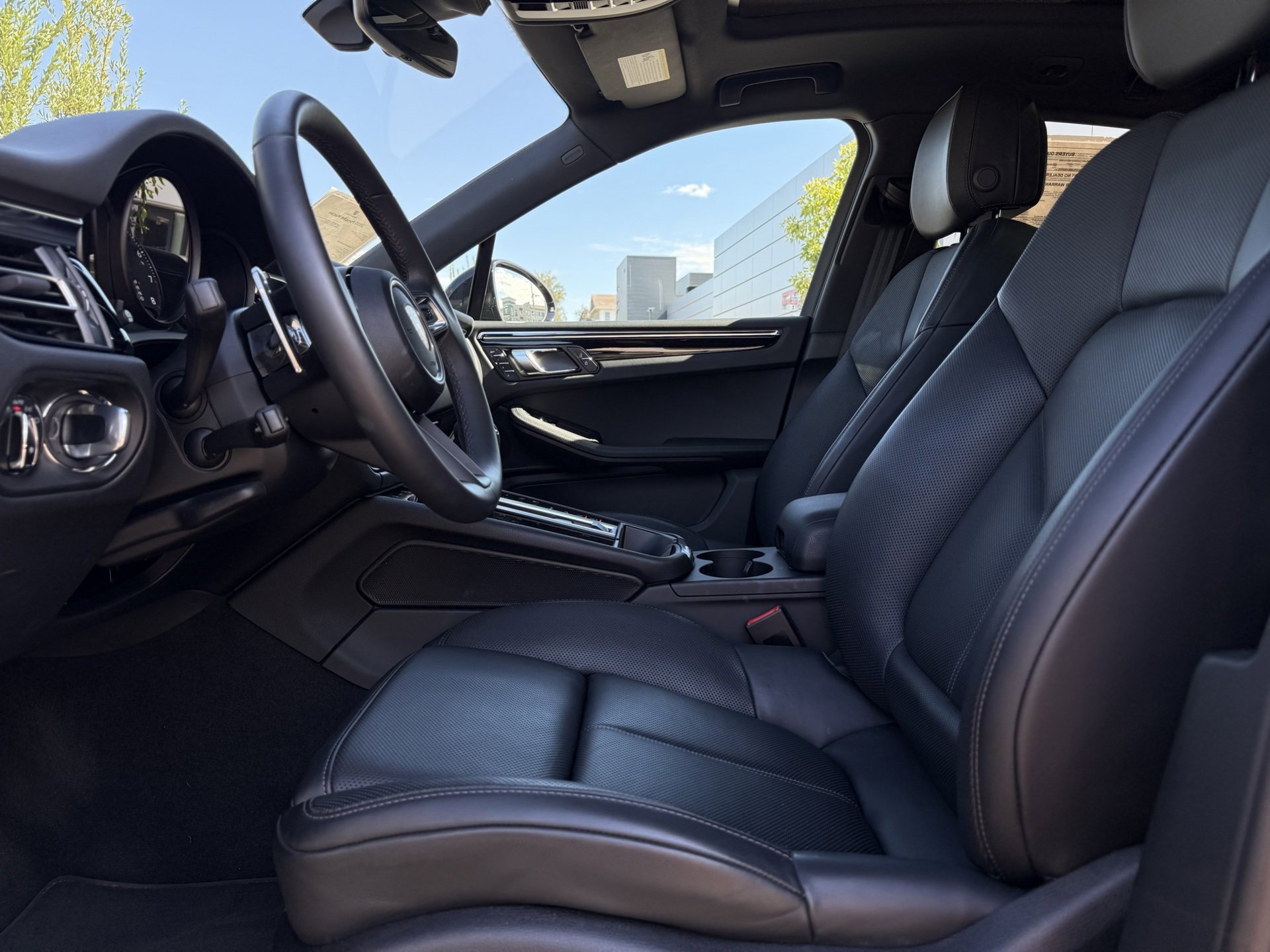Used 2025 Porsche Macan image 13