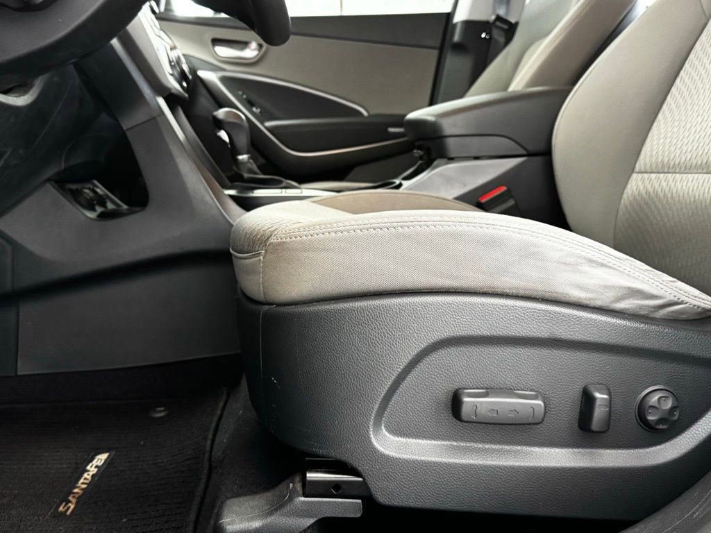 Used 2017 Hyundai Santa Fe SE image 11
