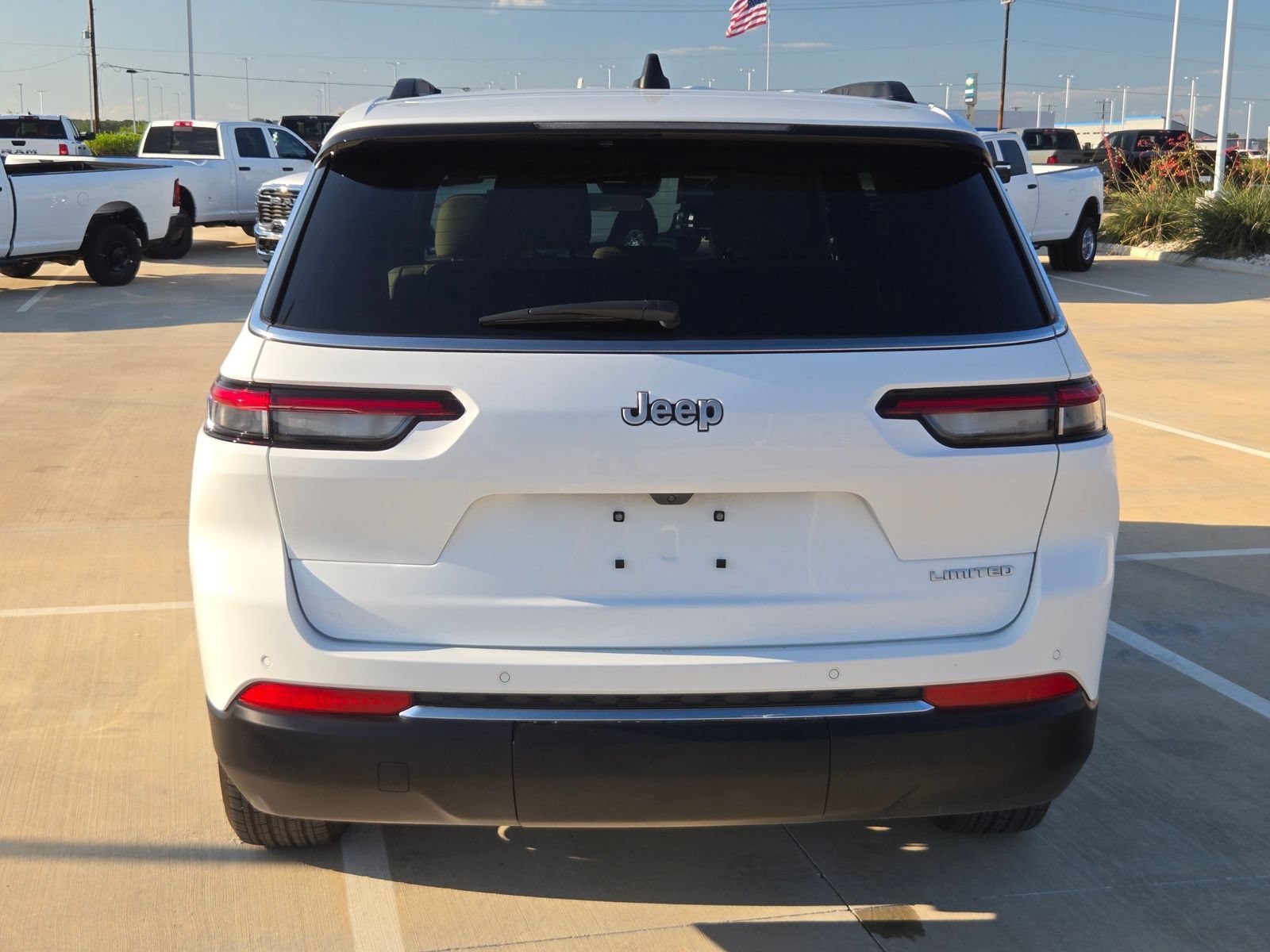 Used 2025 Jeep Grand Cherokee L Limited RWD image 4