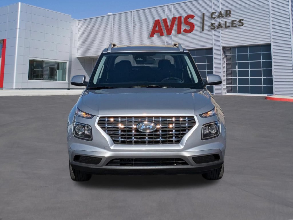 Used 2025 Hyundai Venue SEL FWD image 2