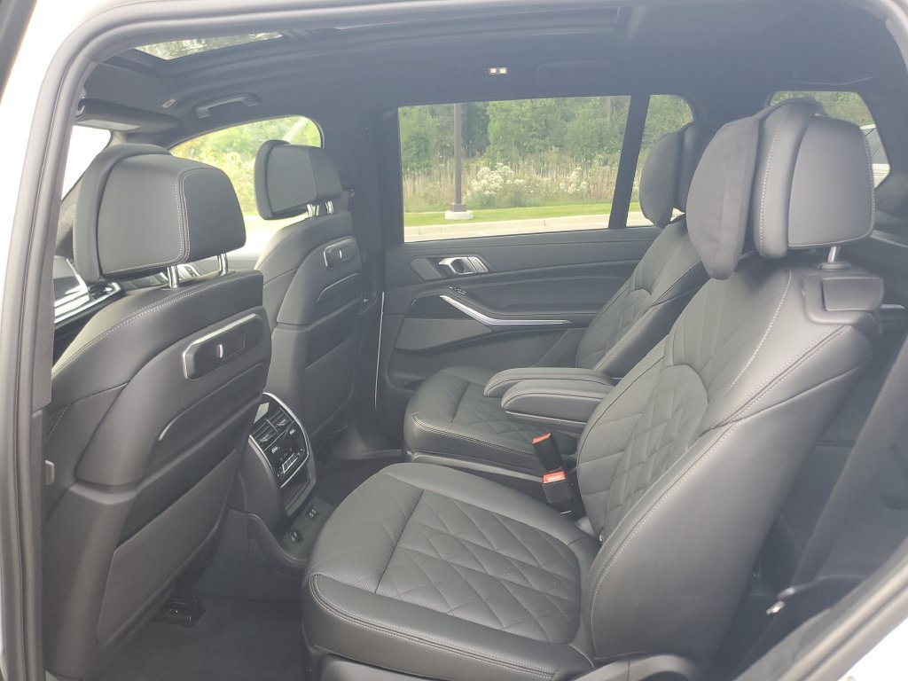 Used 2024 BMW X7 xDrive40i w/ Executive Package AWD/4WD image 28